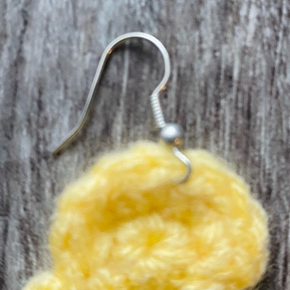 🌸Handmade crochet popcorn earrings miniature jewelry girl movie cinema - Picture 2 of 2